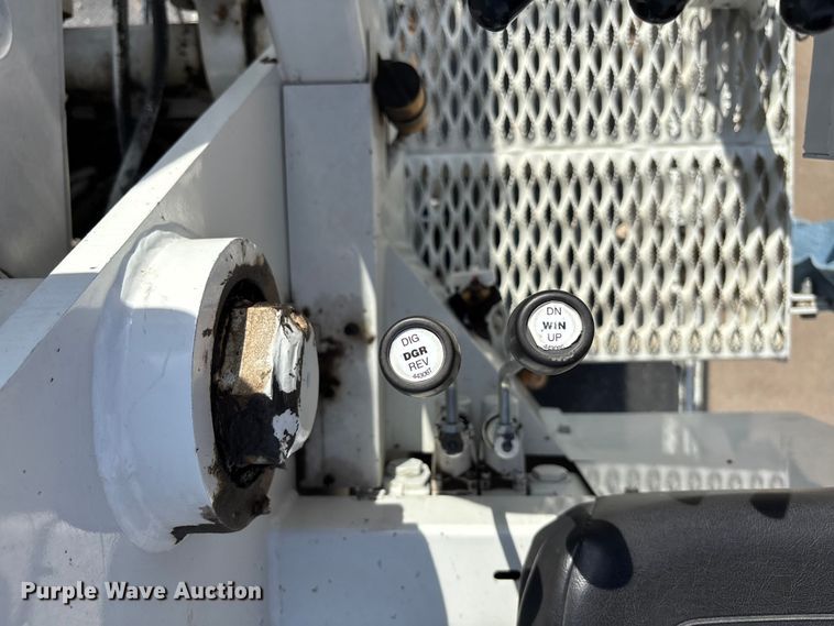 image for item ET4682 2011 Freightliner Business Class M2 digger derrick truck