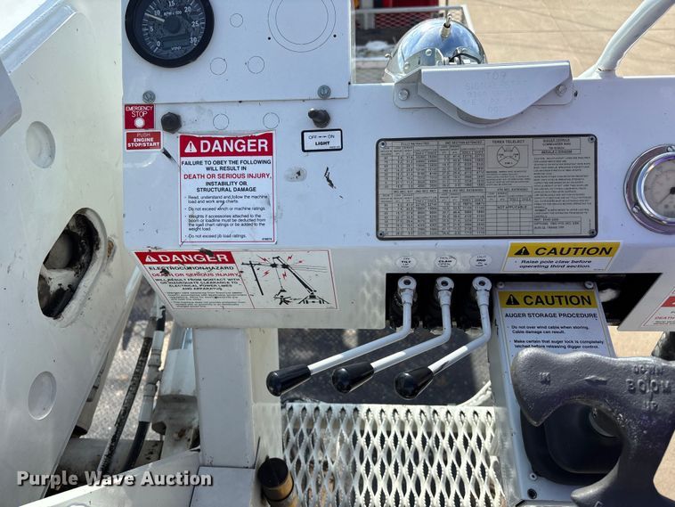 image for item ET4682 2011 Freightliner Business Class M2 digger derrick truck