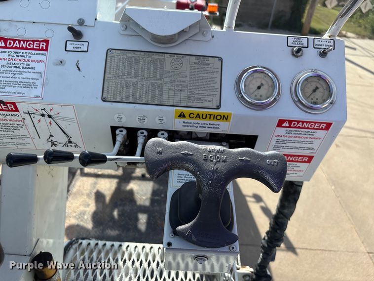 image for item ET4682 2011 Freightliner Business Class M2 digger derrick truck