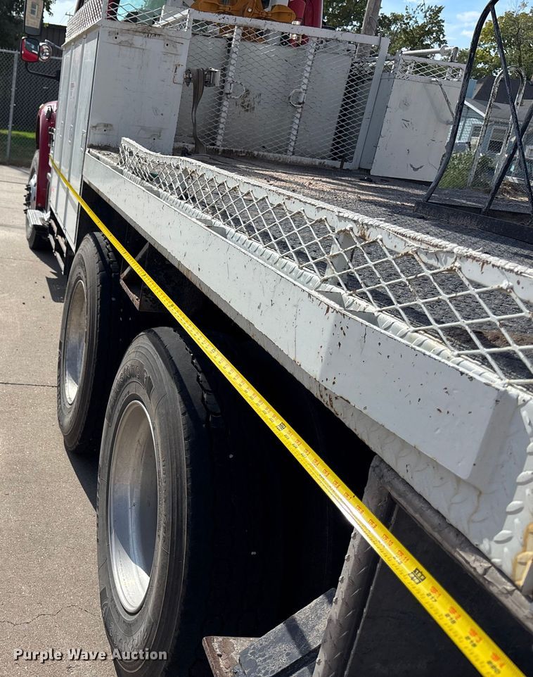 image for item ET4682 2011 Freightliner Business Class M2 digger derrick truck