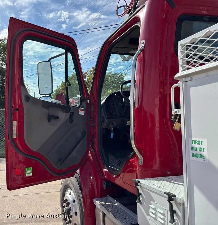 image for item ET4682 2011 Freightliner Business Class M2 digger derrick truck