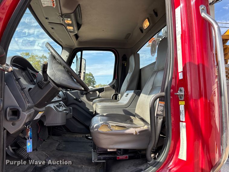 image for item ET4682 2011 Freightliner Business Class M2 digger derrick truck