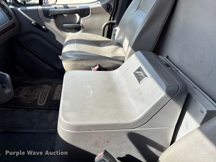 image for item ET4682 2011 Freightliner Business Class M2 digger derrick truck