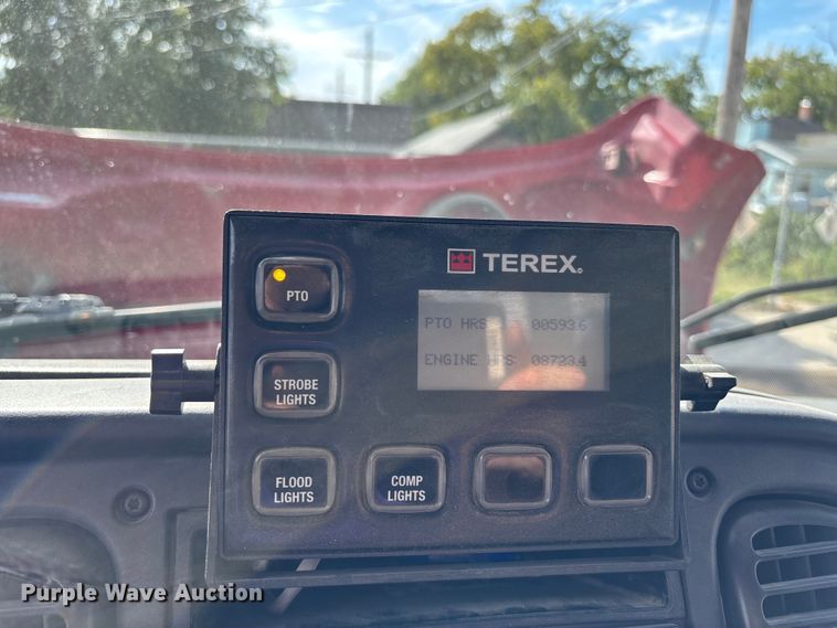 image for item ET4682 2011 Freightliner Business Class M2 digger derrick truck