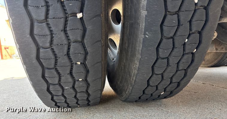 image for item ET4682 2011 Freightliner Business Class M2 digger derrick truck