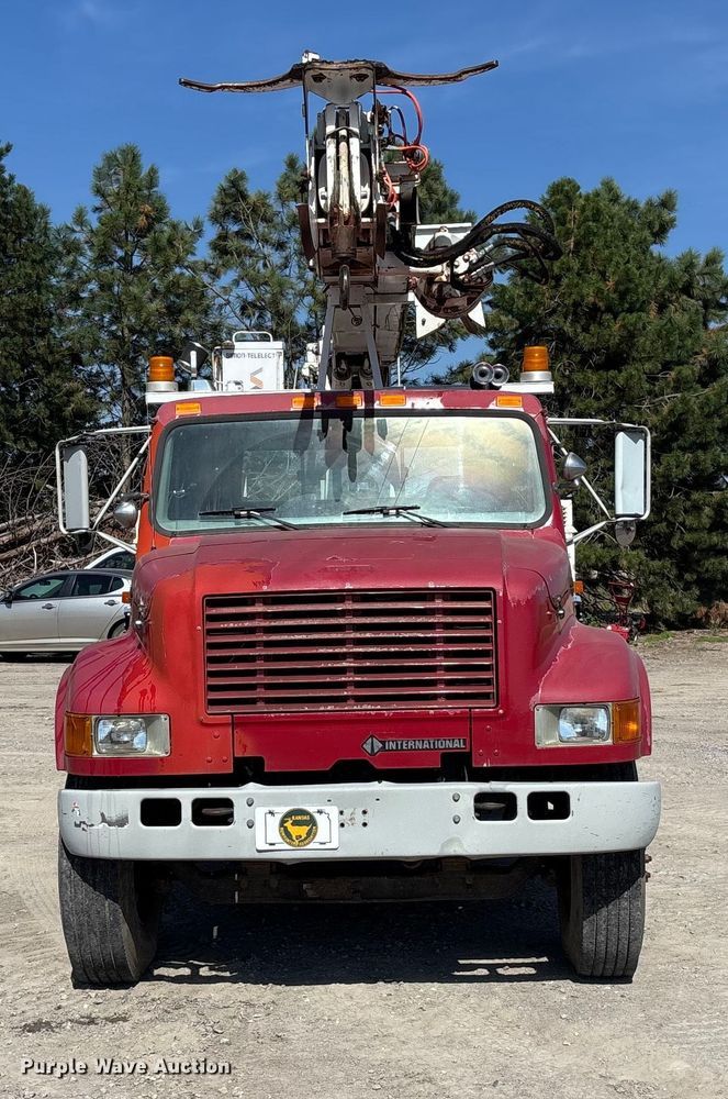 image for item ET4685 1998 International 4900 digger derrick truck