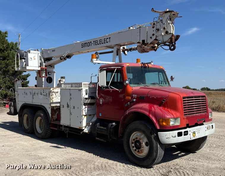 image for item ET4685 1998 International 4900 digger derrick truck