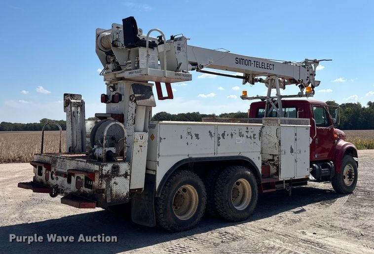 image for item ET4685 1998 International 4900 digger derrick truck