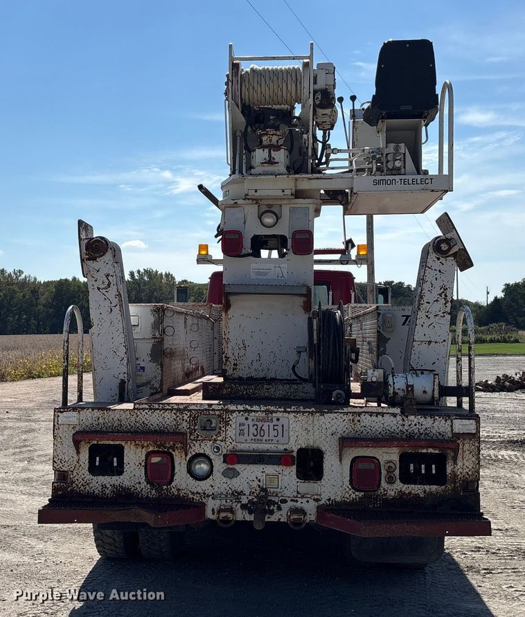 image for item ET4685 1998 International 4900 digger derrick truck