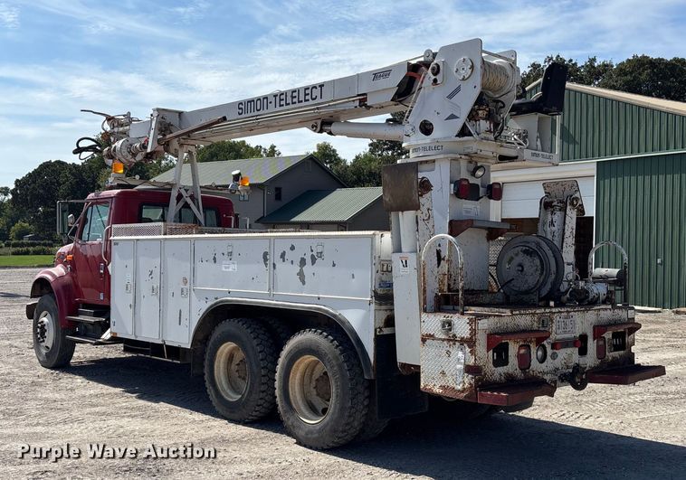 image for item ET4685 1998 International 4900 digger derrick truck