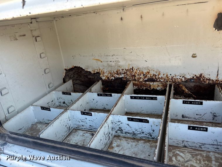 image for item ET4685 1998 International 4900 digger derrick truck