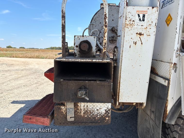 image for item ET4685 1998 International 4900 digger derrick truck