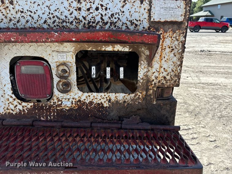 image for item ET4685 1998 International 4900 digger derrick truck