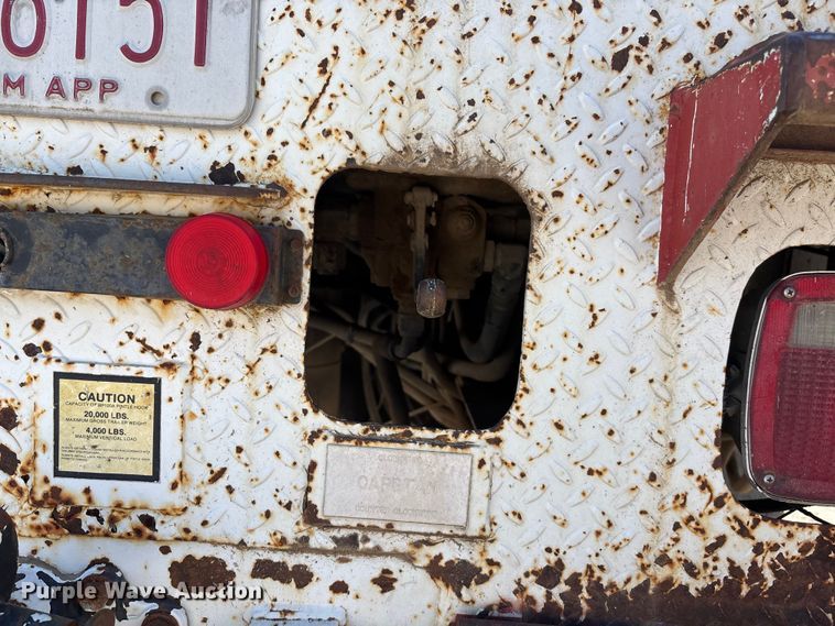 image for item ET4685 1998 International 4900 digger derrick truck