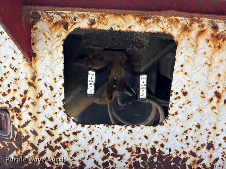 image for item ET4685 1998 International 4900 digger derrick truck