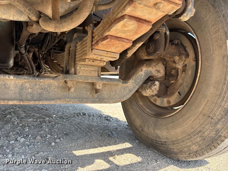 image for item ET4685 1998 International 4900 digger derrick truck