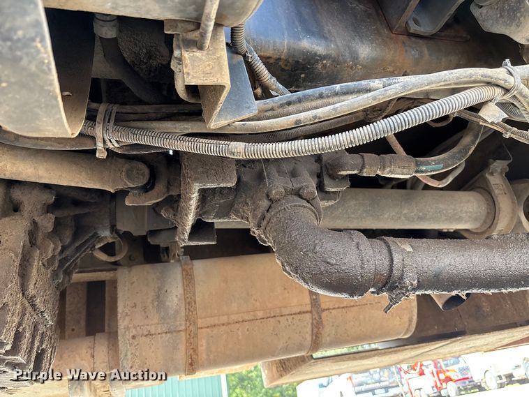 image for item ET4685 1998 International 4900 digger derrick truck