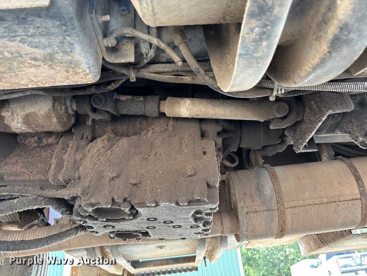 image for item ET4685 1998 International 4900 digger derrick truck