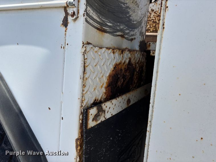 image for item ET4685 1998 International 4900 digger derrick truck