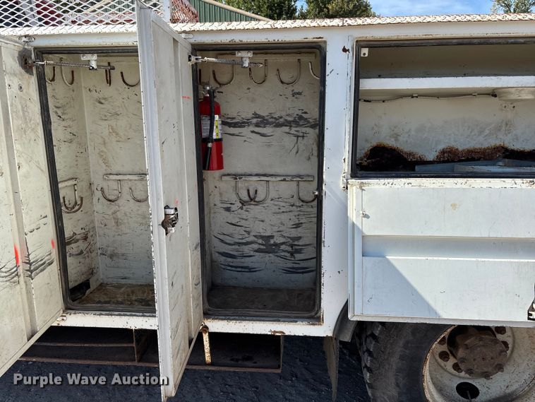 image for item ET4685 1998 International 4900 digger derrick truck