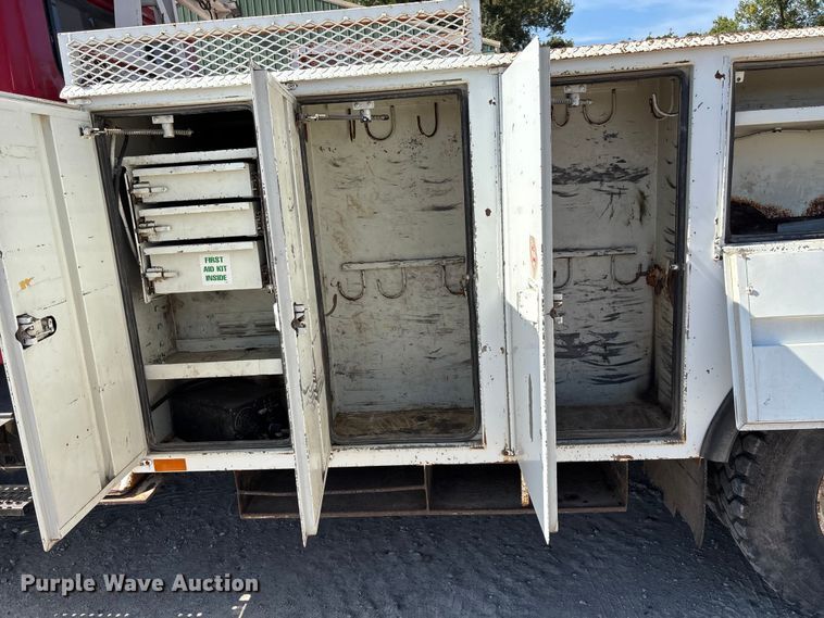 image for item ET4685 1998 International 4900 digger derrick truck