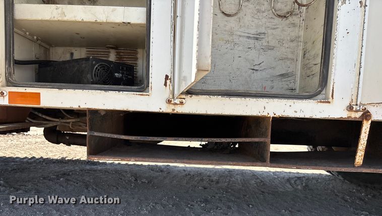 image for item ET4685 1998 International 4900 digger derrick truck