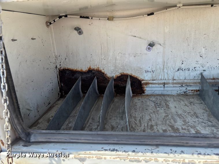 image for item ET4685 1998 International 4900 digger derrick truck