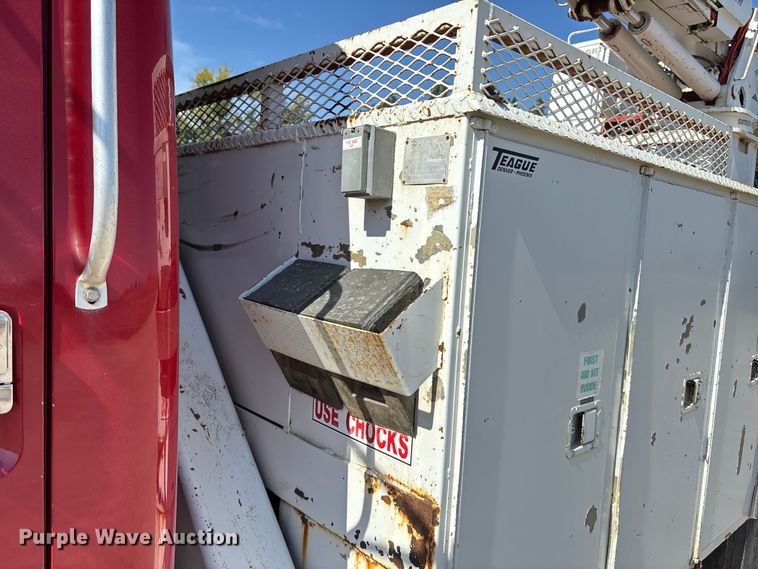 image for item ET4685 1998 International 4900 digger derrick truck