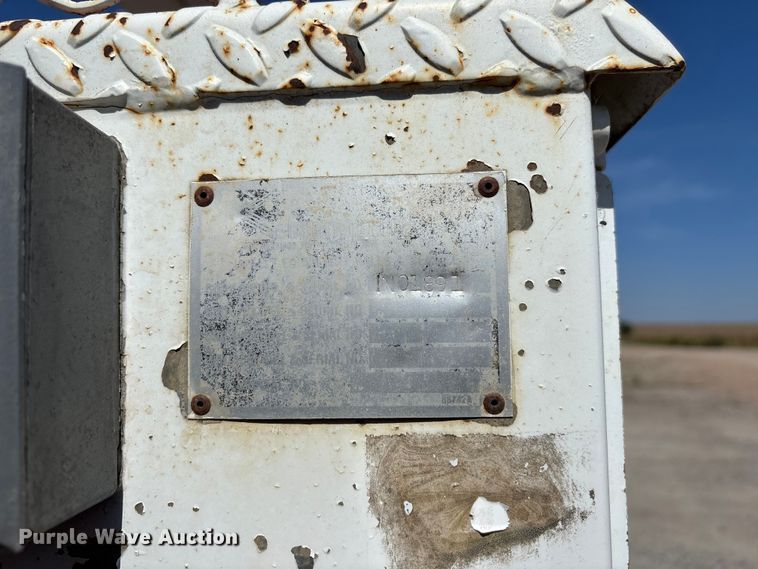 image for item ET4685 1998 International 4900 digger derrick truck