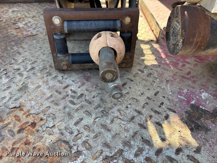 image for item ET4685 1998 International 4900 digger derrick truck