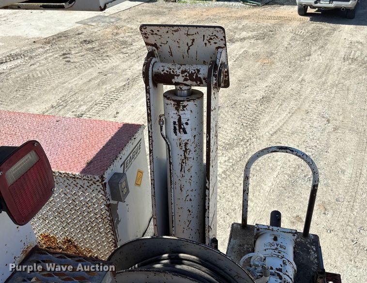 image for item ET4685 1998 International 4900 digger derrick truck