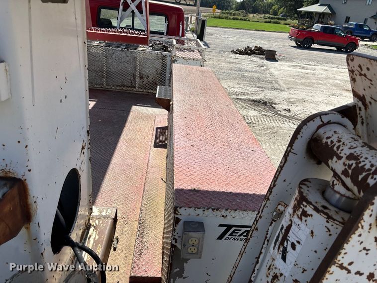 image for item ET4685 1998 International 4900 digger derrick truck