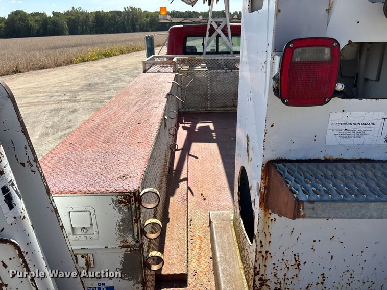 image for item ET4685 1998 International 4900 digger derrick truck