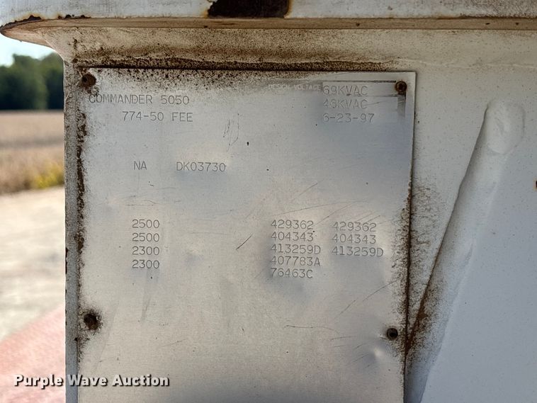 image for item ET4685 1998 International 4900 digger derrick truck