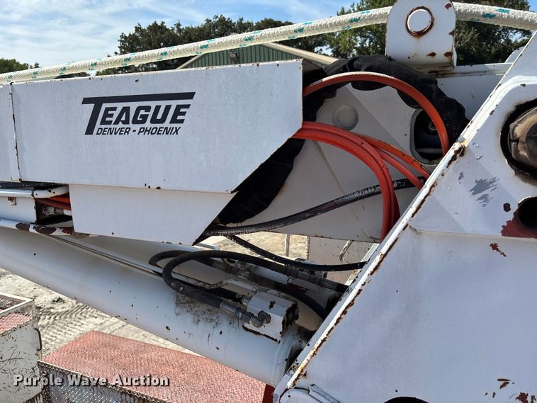 image for item ET4685 1998 International 4900 digger derrick truck