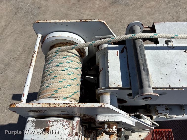 image for item ET4685 1998 International 4900 digger derrick truck