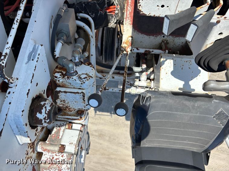 image for item ET4685 1998 International 4900 digger derrick truck