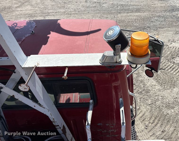 image for item ET4685 1998 International 4900 digger derrick truck