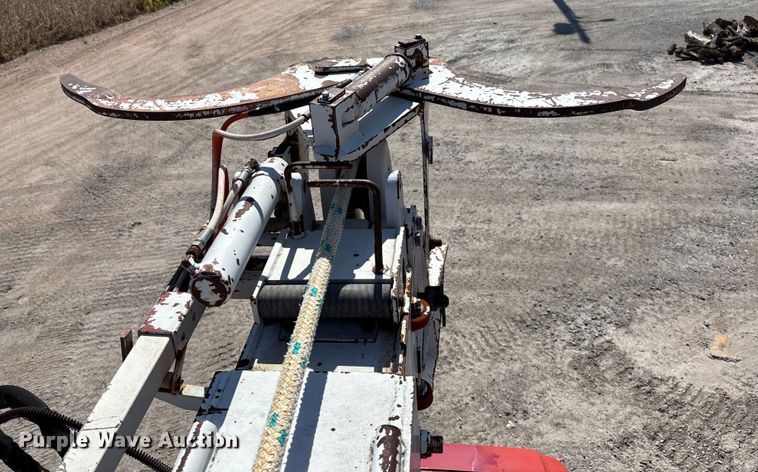 image for item ET4685 1998 International 4900 digger derrick truck