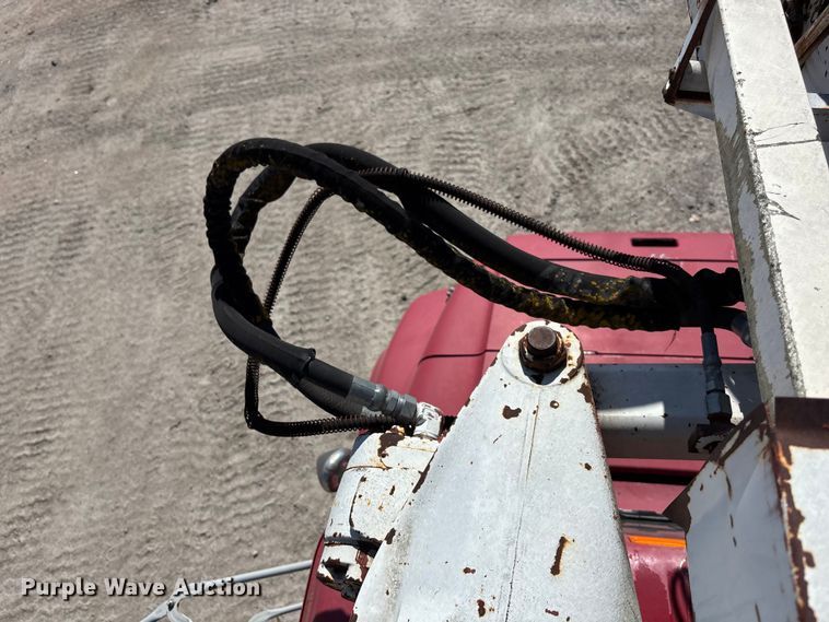 image for item ET4685 1998 International 4900 digger derrick truck