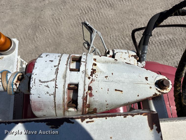 image for item ET4685 1998 International 4900 digger derrick truck