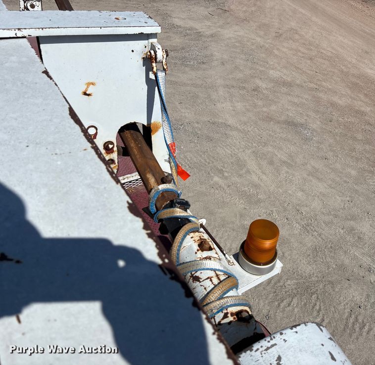 image for item ET4685 1998 International 4900 digger derrick truck