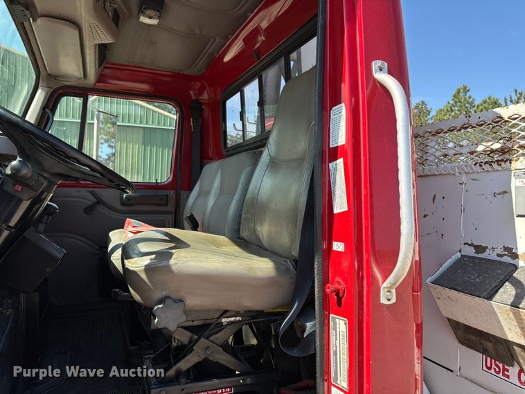 image for item ET4685 1998 International 4900 digger derrick truck