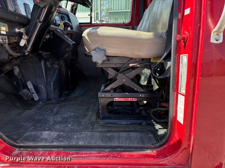 image for item ET4685 1998 International 4900 digger derrick truck