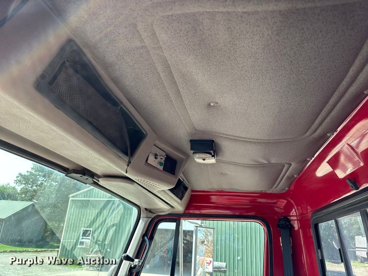 image for item ET4685 1998 International 4900 digger derrick truck