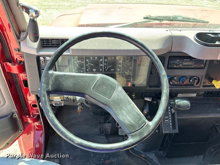 image for item ET4685 1998 International 4900 digger derrick truck