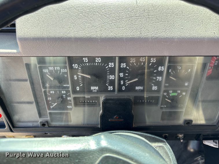 image for item ET4685 1998 International 4900 digger derrick truck