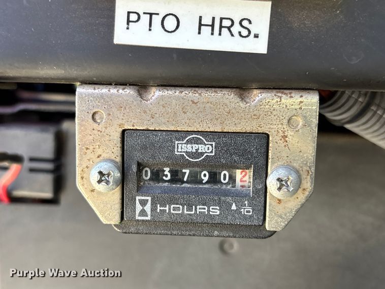 image for item ET4685 1998 International 4900 digger derrick truck