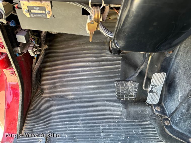 image for item ET4685 1998 International 4900 digger derrick truck