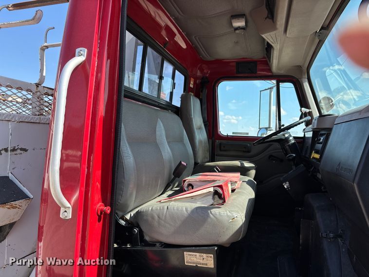 image for item ET4685 1998 International 4900 digger derrick truck